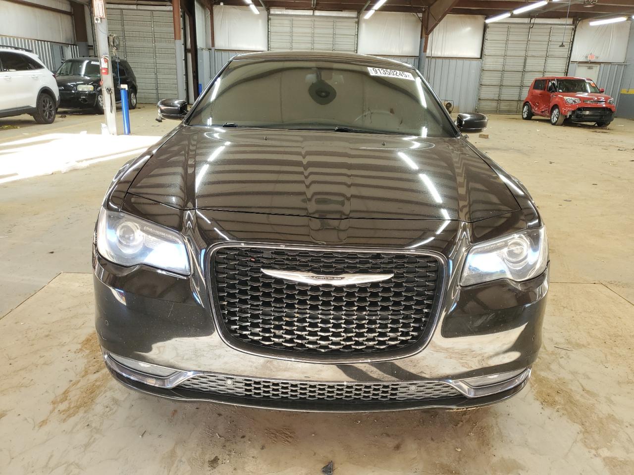 Chrysler 300 S Image 2