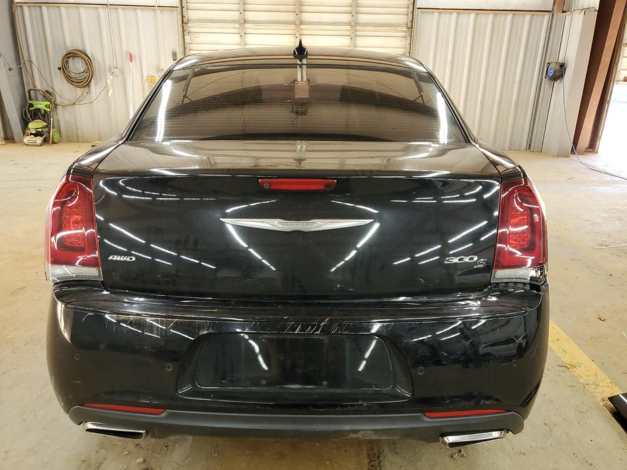 Chrysler 300 S Image 6