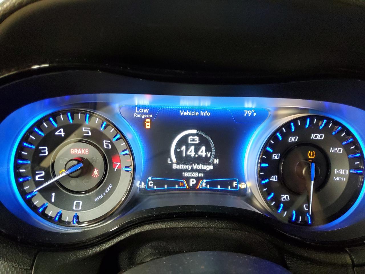 Chrysler 300 S Image 4