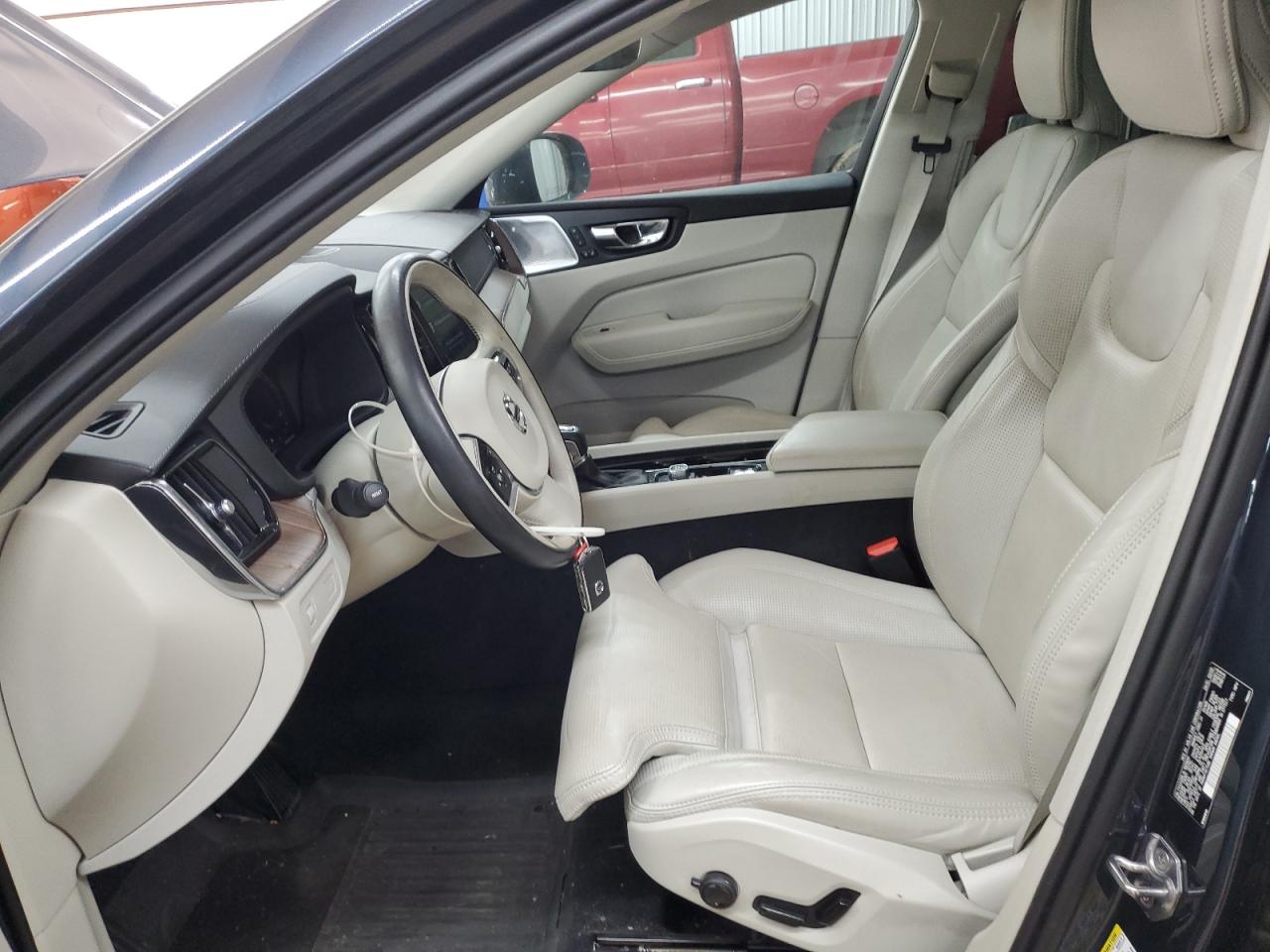 Volvo XC60 T6 Inscription Image 10