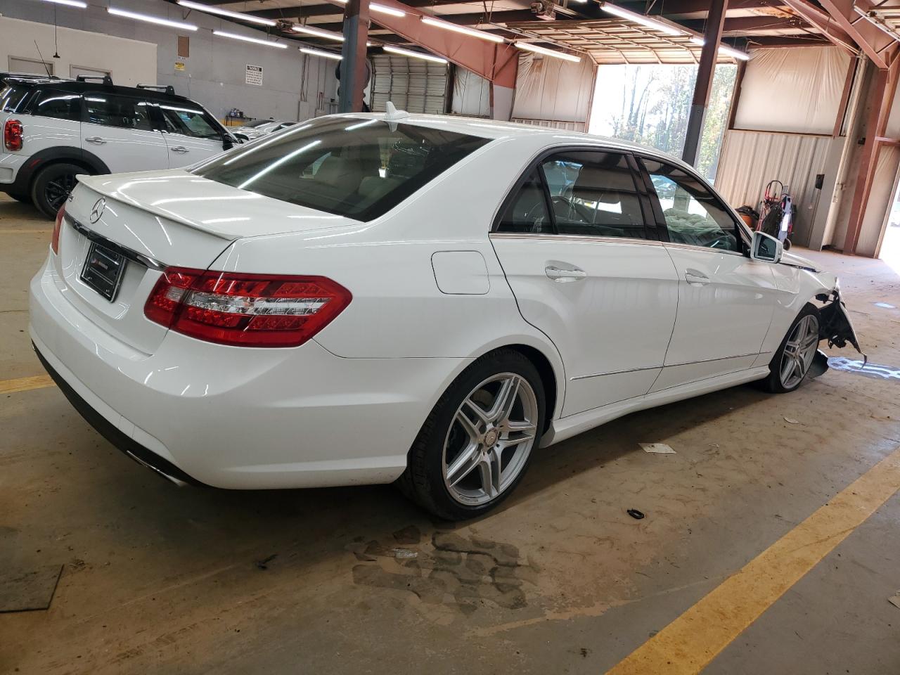 Mercedes-Benz E-Class 350 Image 12