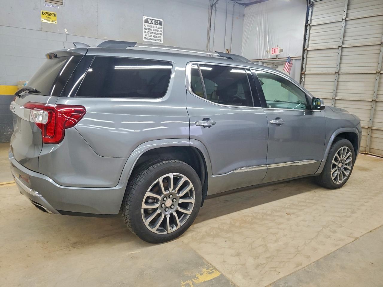GMC Acadia Denali Image 3
