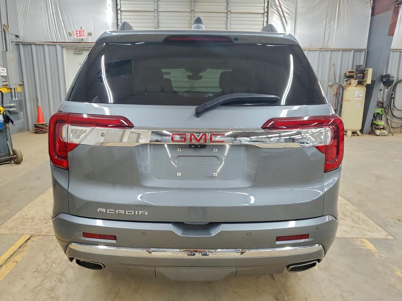 GMC Acadia Denali Image 4