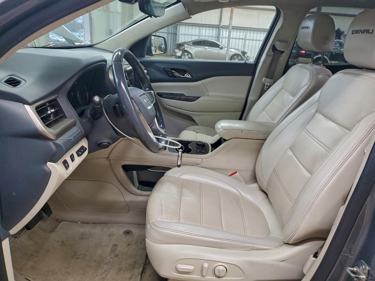 GMC Acadia Denali Image 11