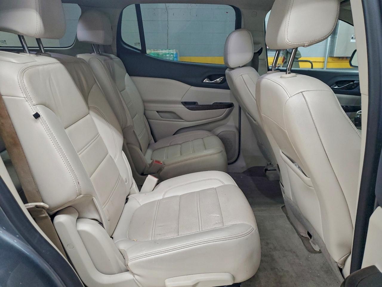 GMC Acadia Denali Image 8