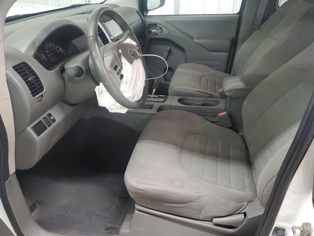 Nissan Frontier S Image 8