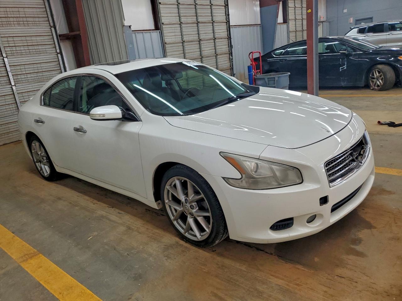 Nissan Maxima S Image 3