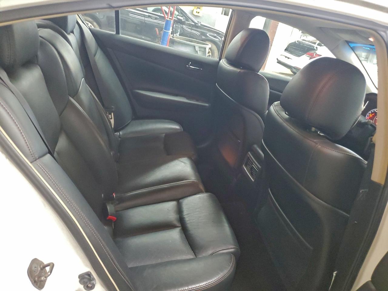 Nissan Maxima S Image 10