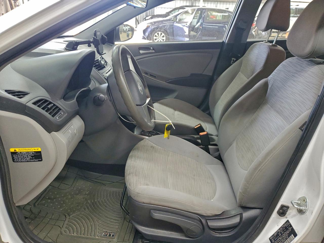 Hyundai ACCENT Se Image 4