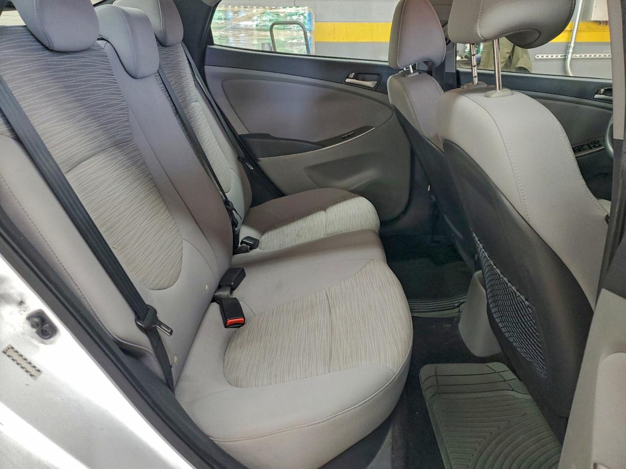 Hyundai ACCENT Se Image 8