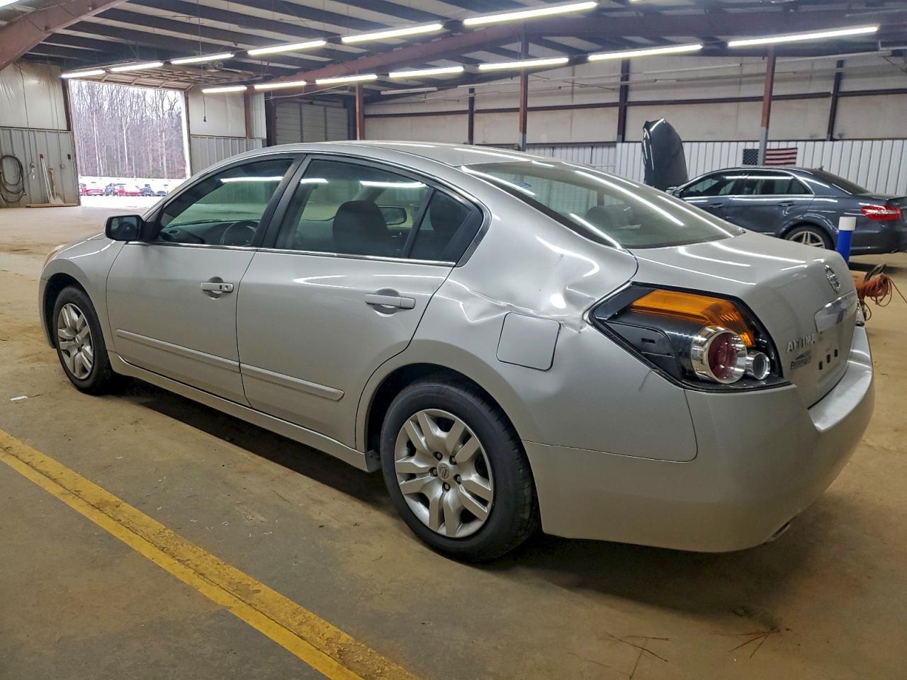 Nissan Altima Base Image 2