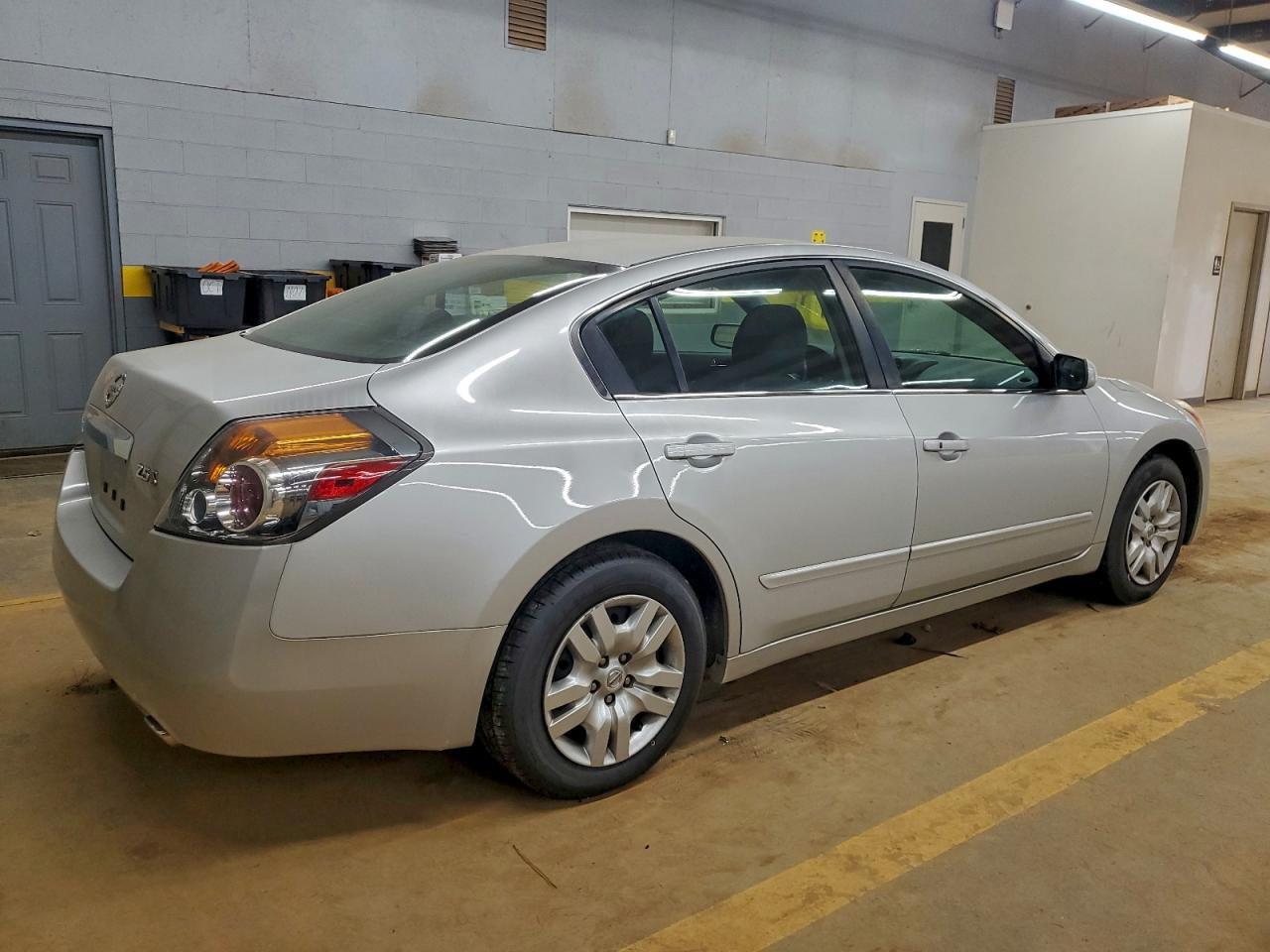 Nissan Altima Base Image 3