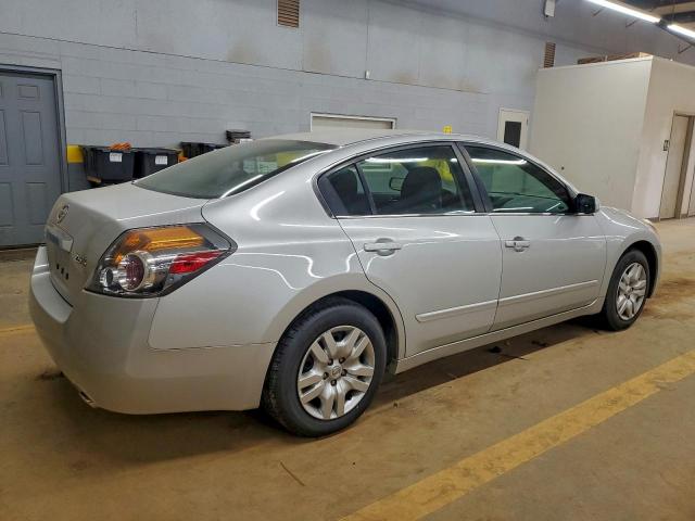 Nissan Altima Base Image 3