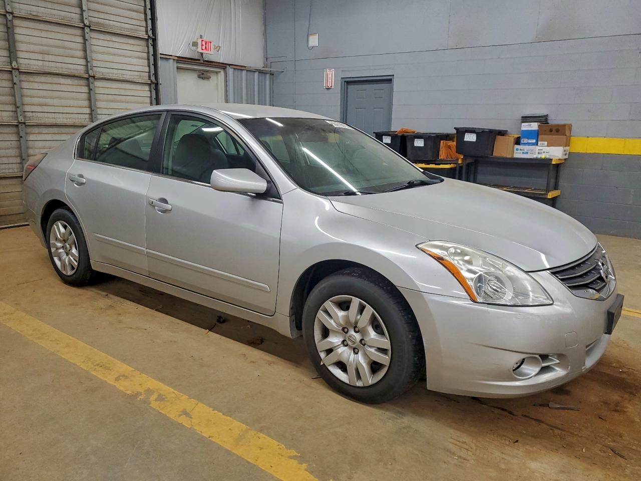 Nissan Altima Base Image 5