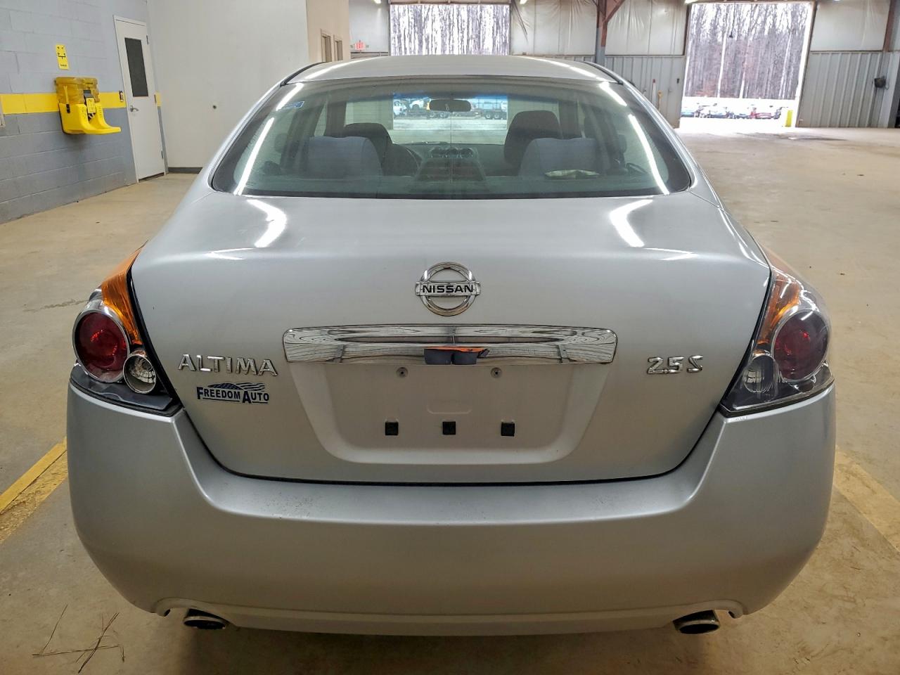 Nissan Altima Base Image 7