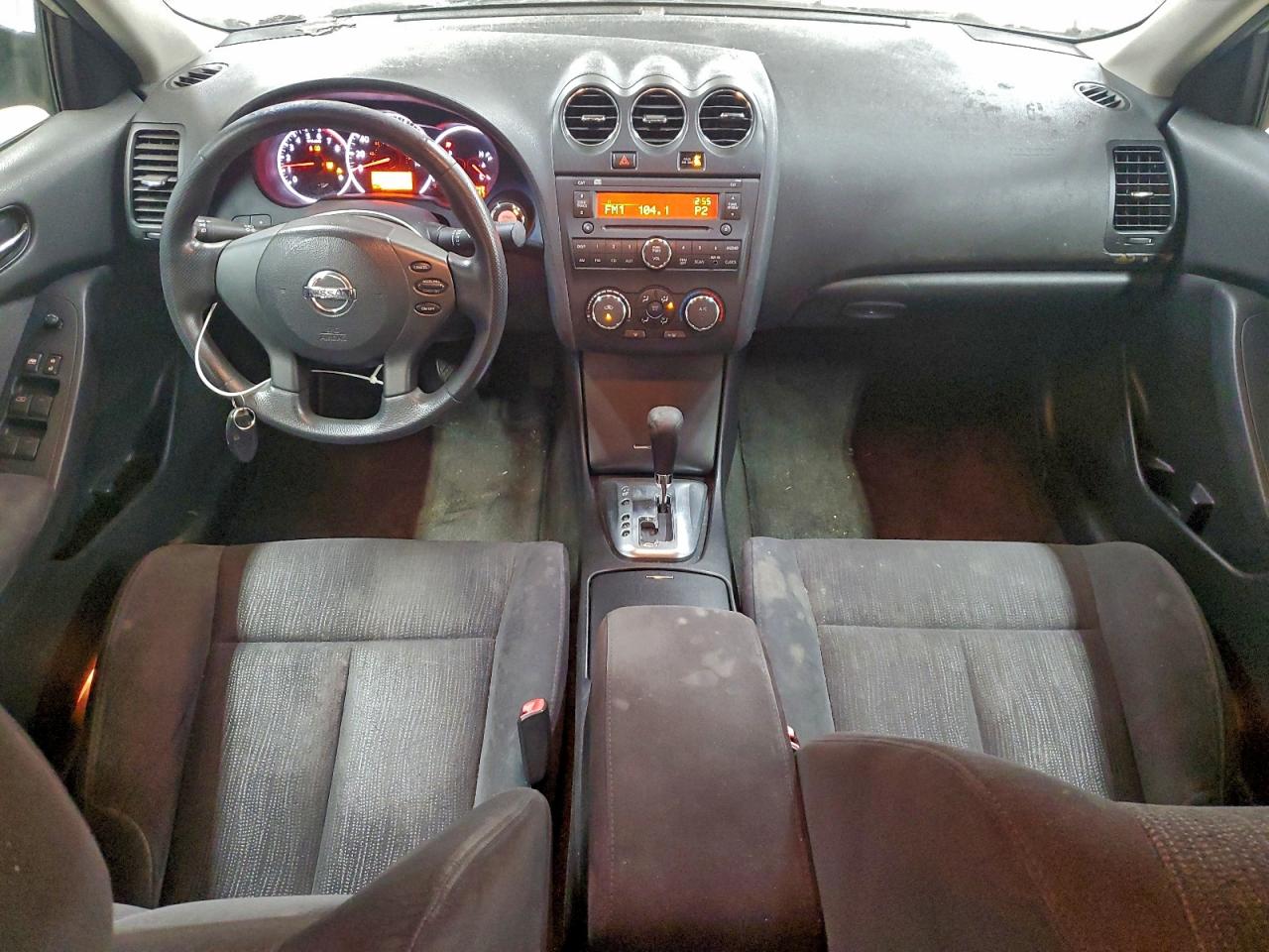 Nissan Altima Base Image 9