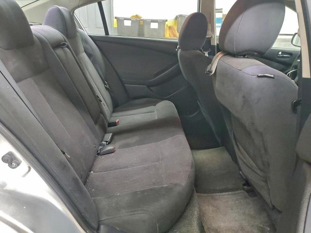 Nissan Altima Base Image 10