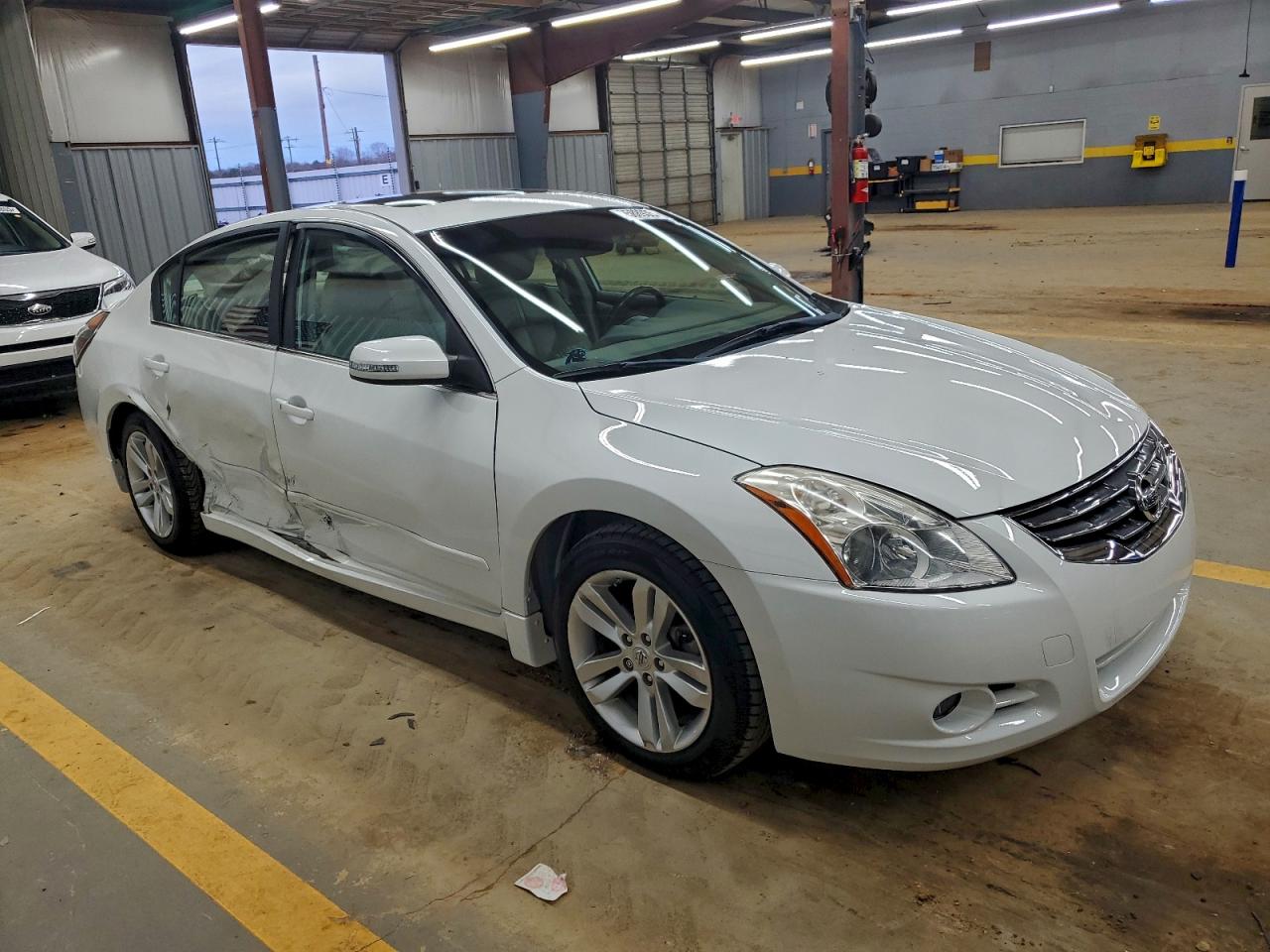 Nissan Altima Sr Image 8