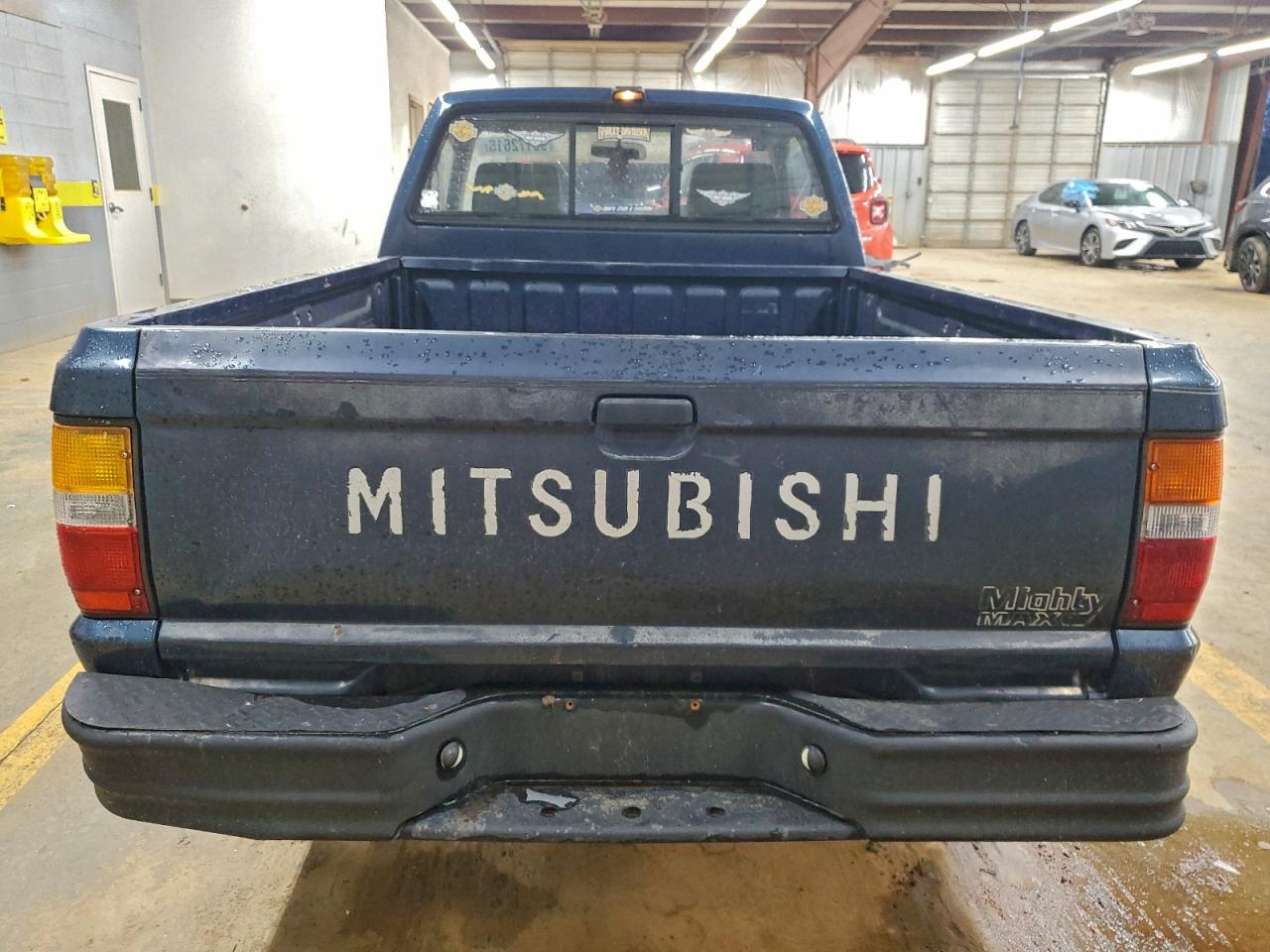 Mitsubishi Mighty Max Image 10