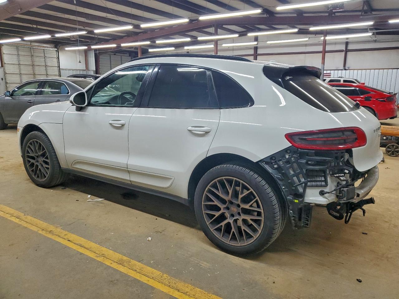 Porsche Macan S Image 12