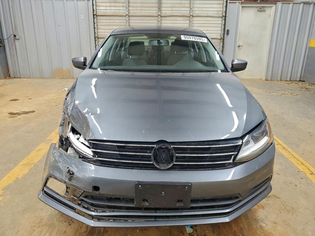 Volkswagen Jetta S Image 2