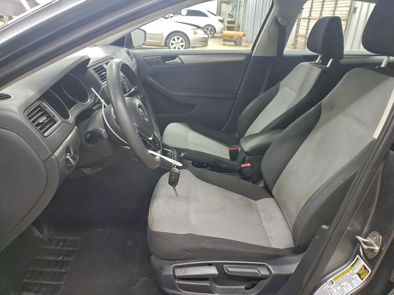 Volkswagen Jetta S Image 6