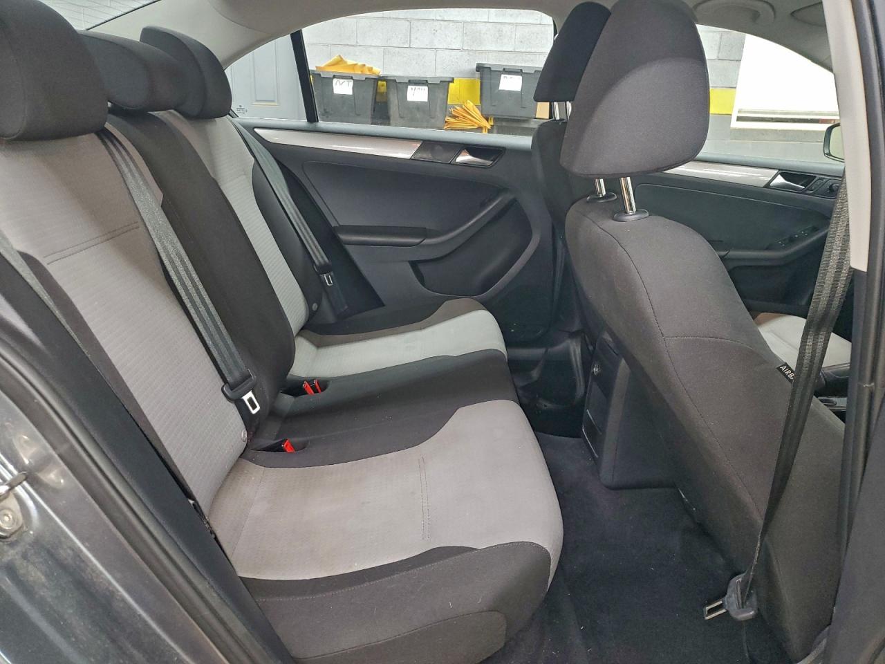 Volkswagen Jetta S Image 8