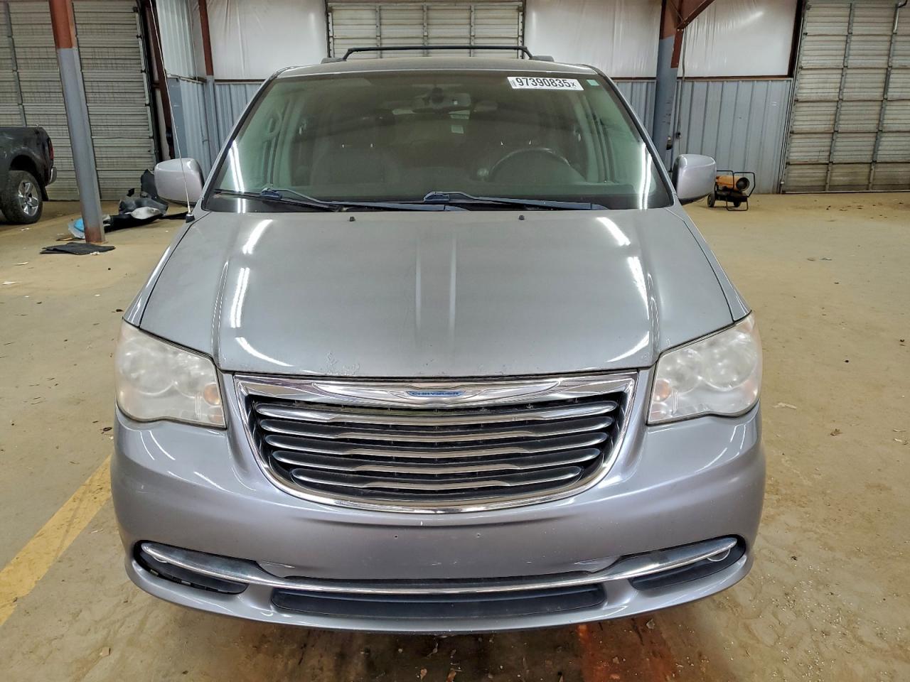 Chrysler Minivan Touring Image 5