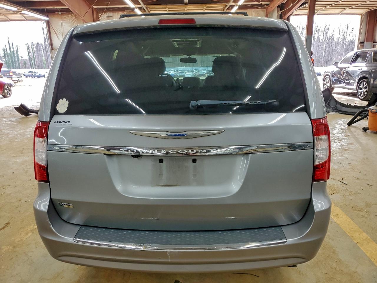 Chrysler Minivan Touring Image 12
