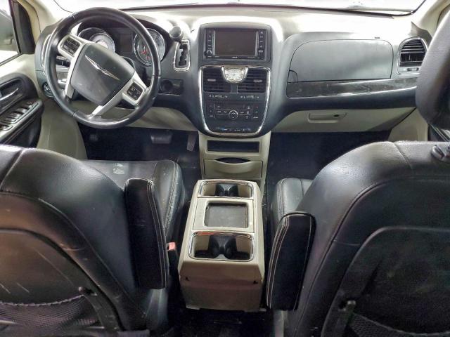 Chrysler Minivan Touring Image 6