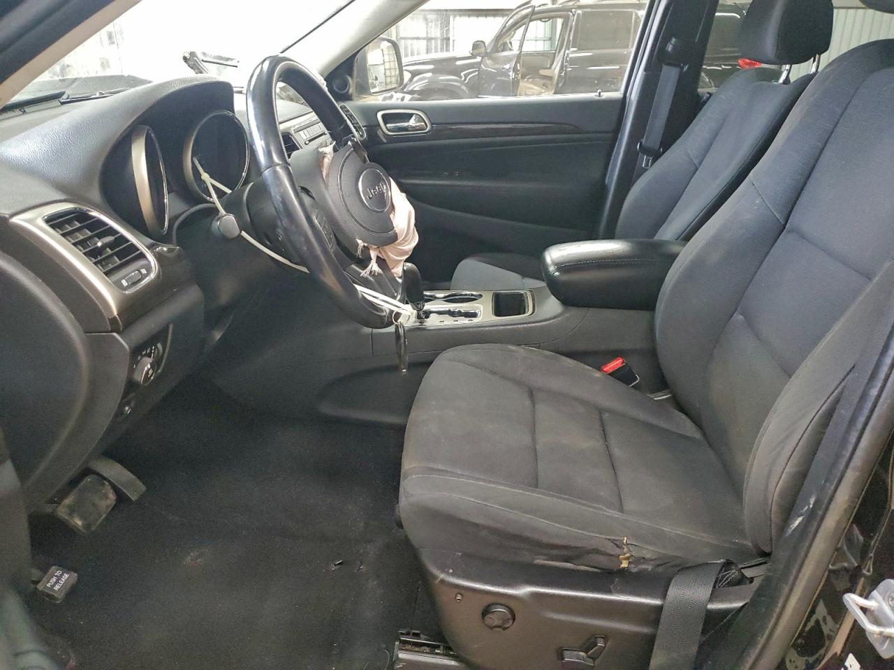 Jeep Grand Cherokee Laredo Image 2