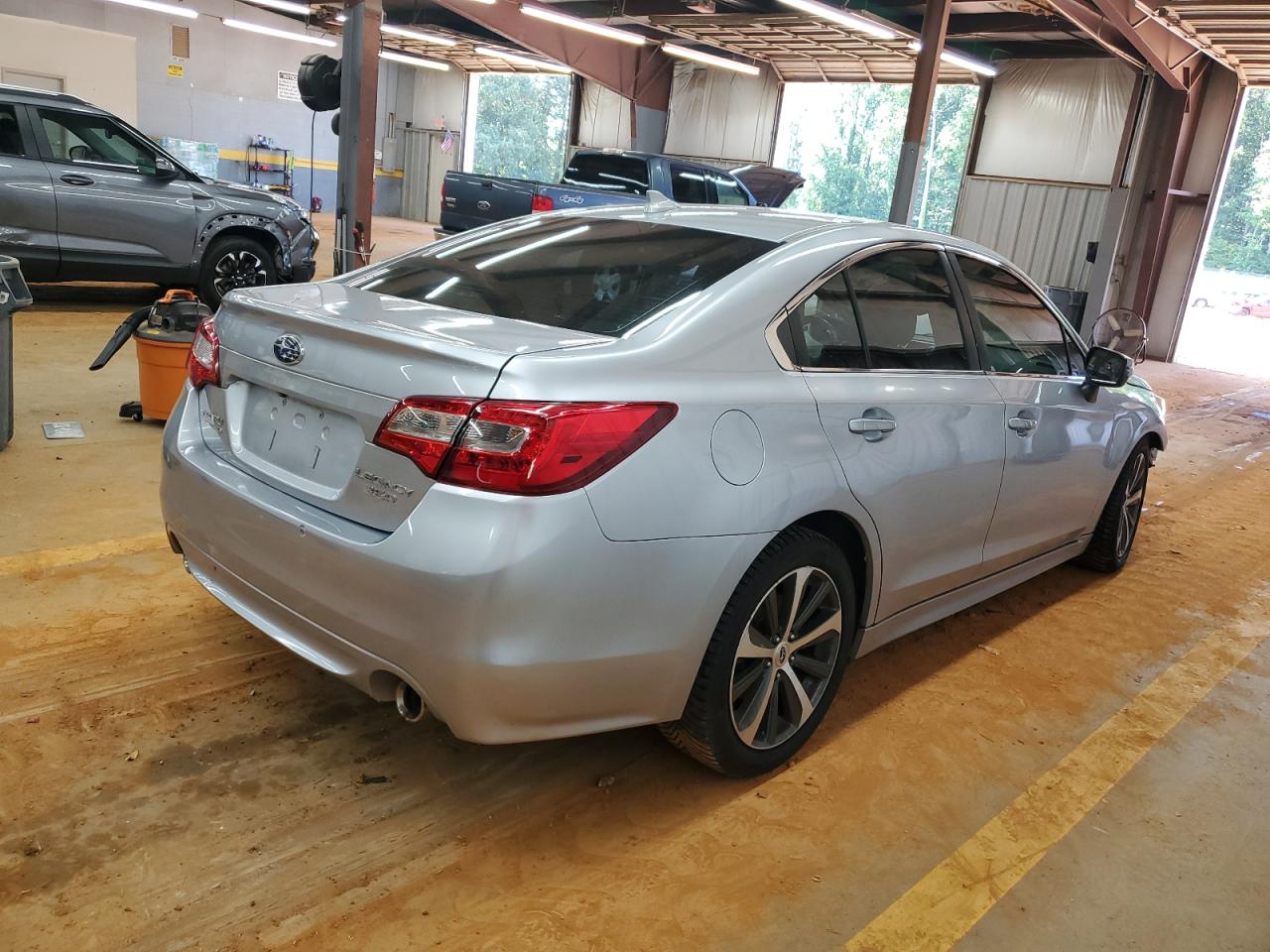 Subaru Legacy 3.6r Limited Image 10