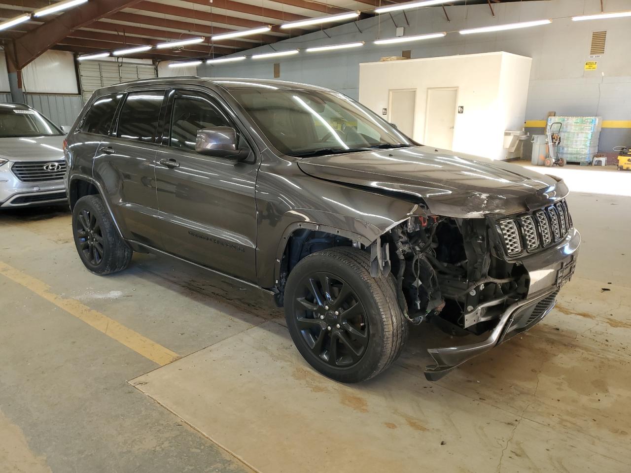 Jeep Grand Cherokee Laredo Image 3