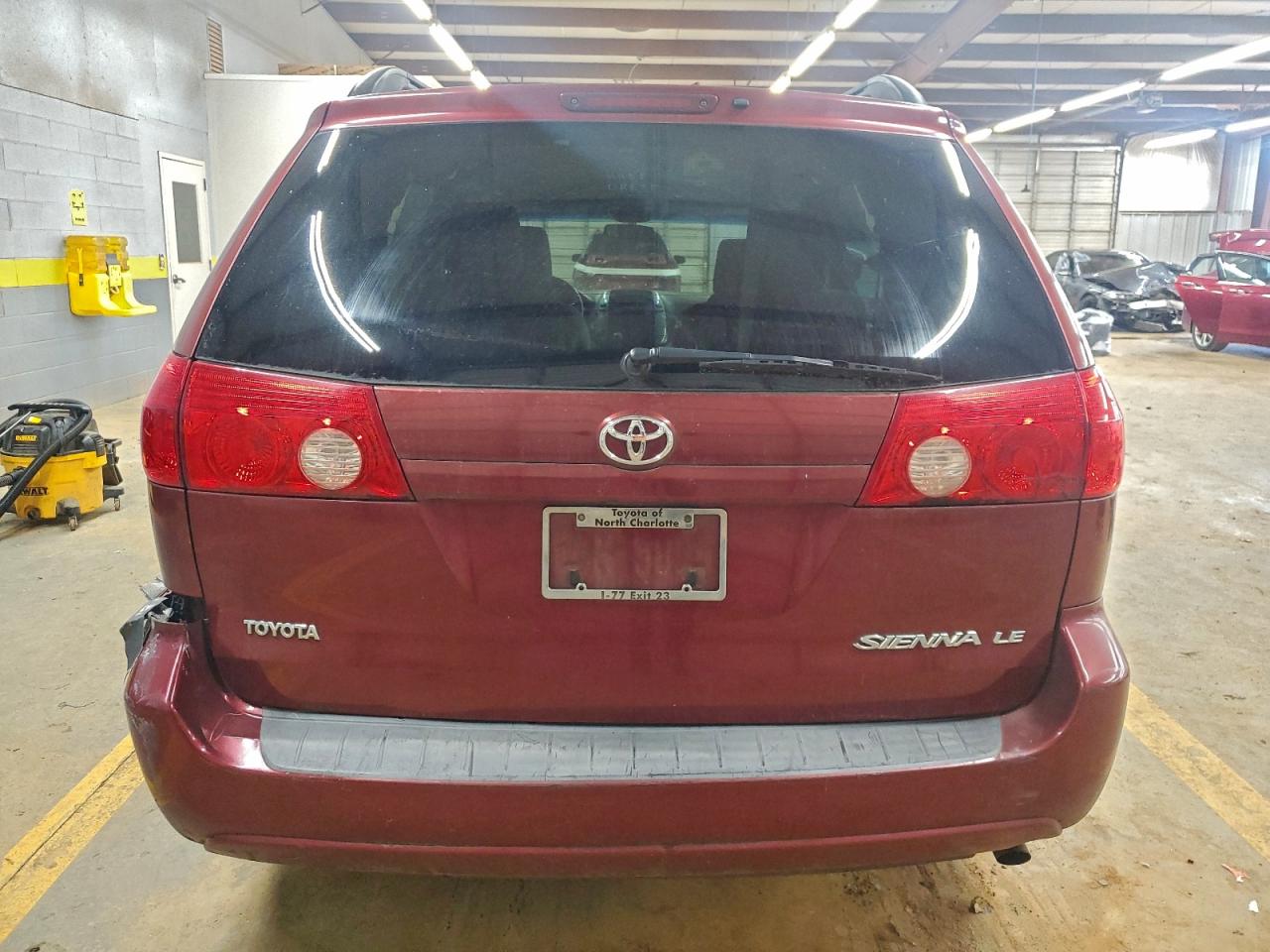 Toyota Sienna Ce Image 9