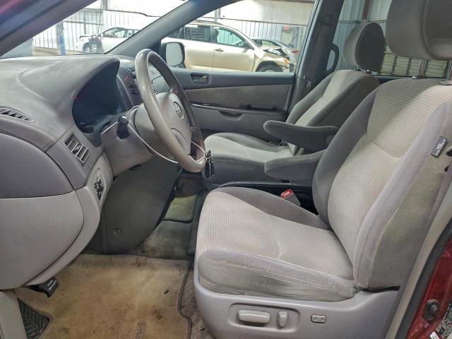 Toyota Sienna Ce Image 13