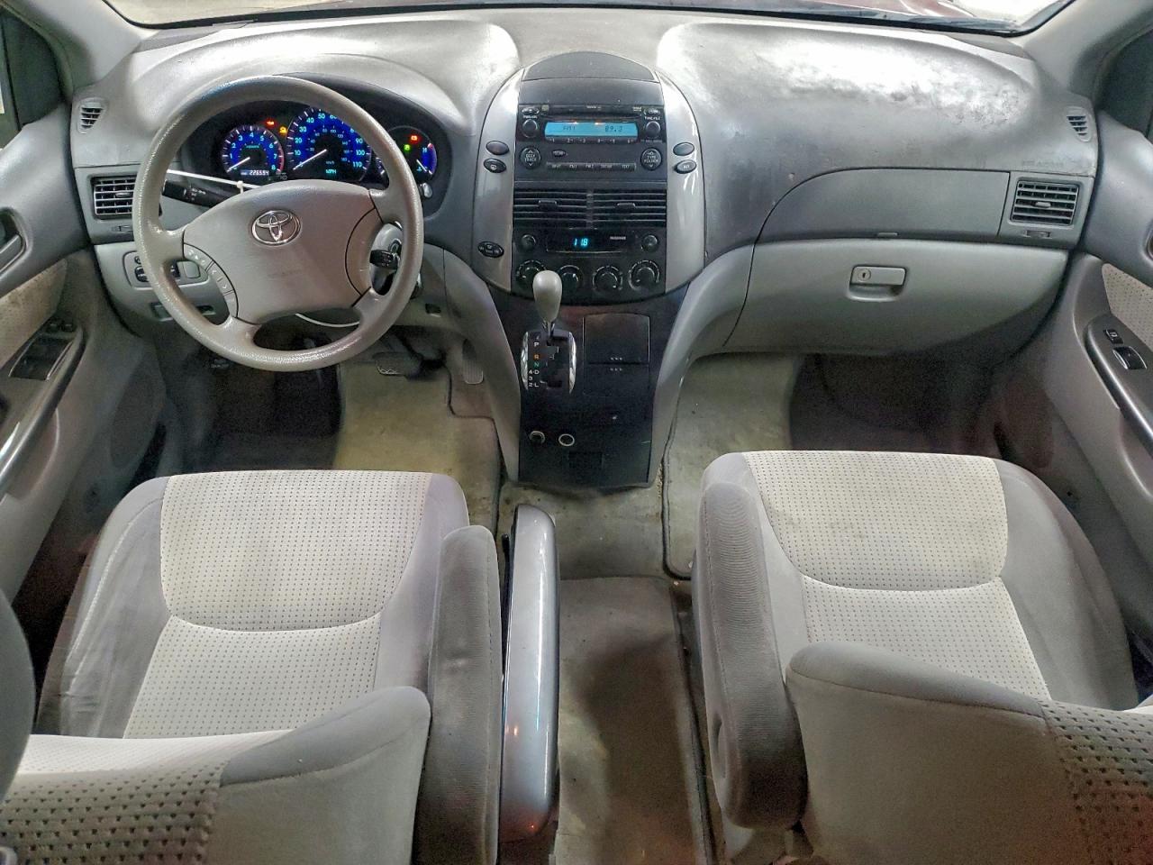 Toyota Sienna Ce Image 2