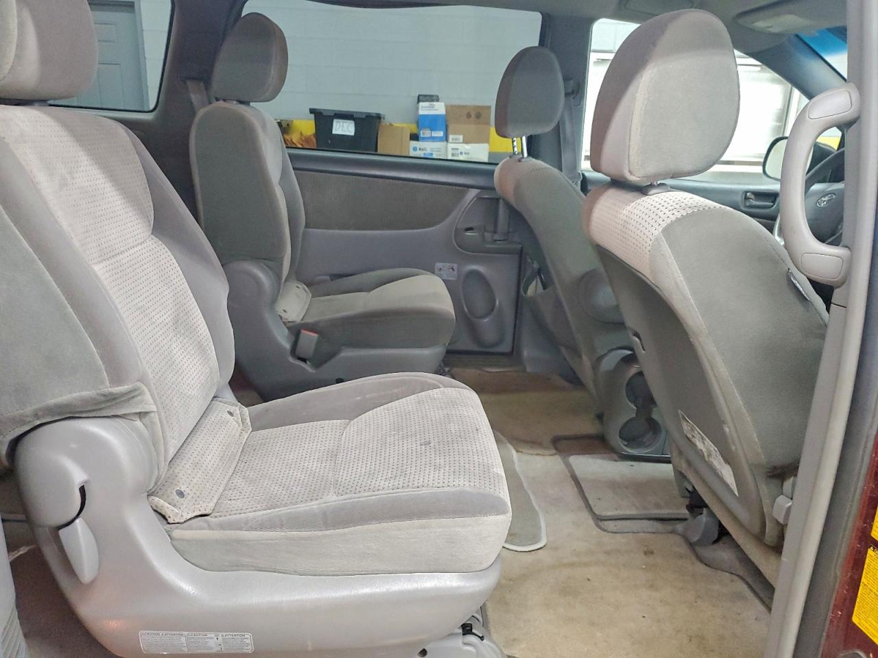 Toyota Sienna Ce Image 12