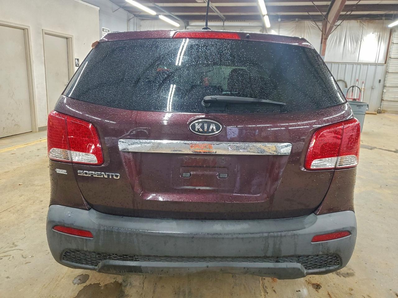 Kia Sorento Base Image 11
