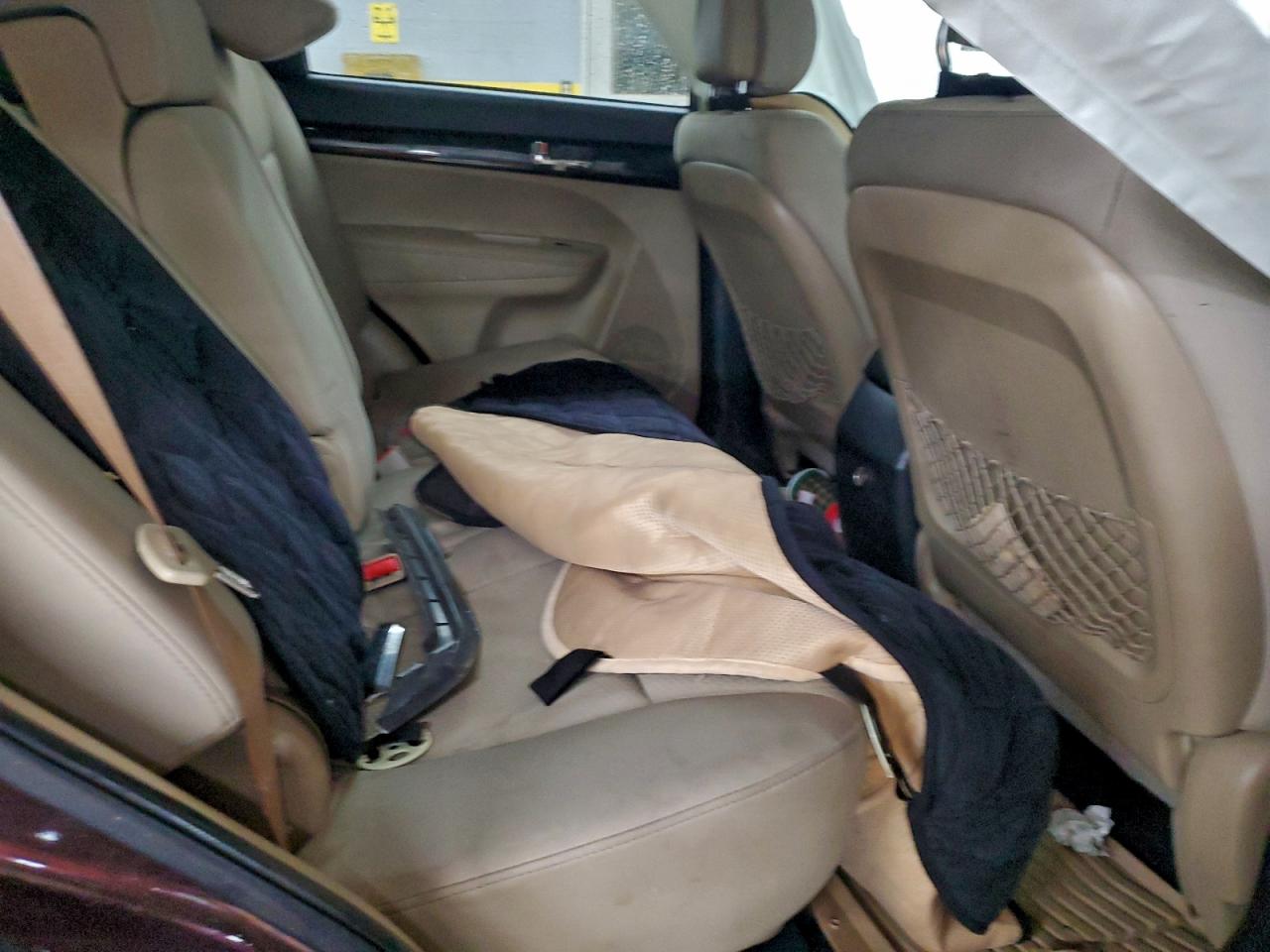 Kia Sorento Base Image 9