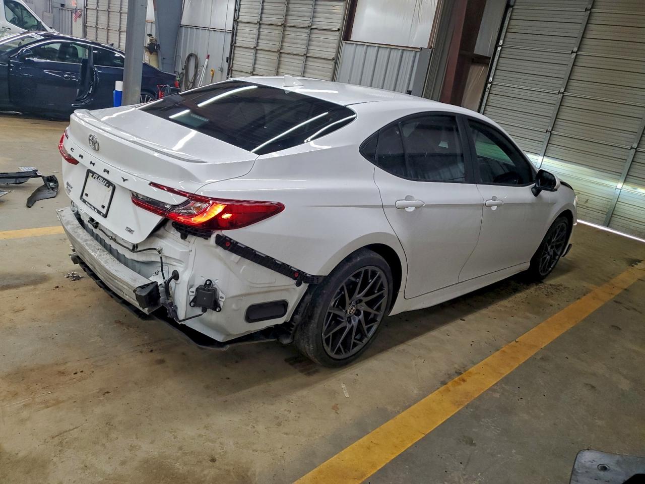 Toyota Camry Xse Image 3