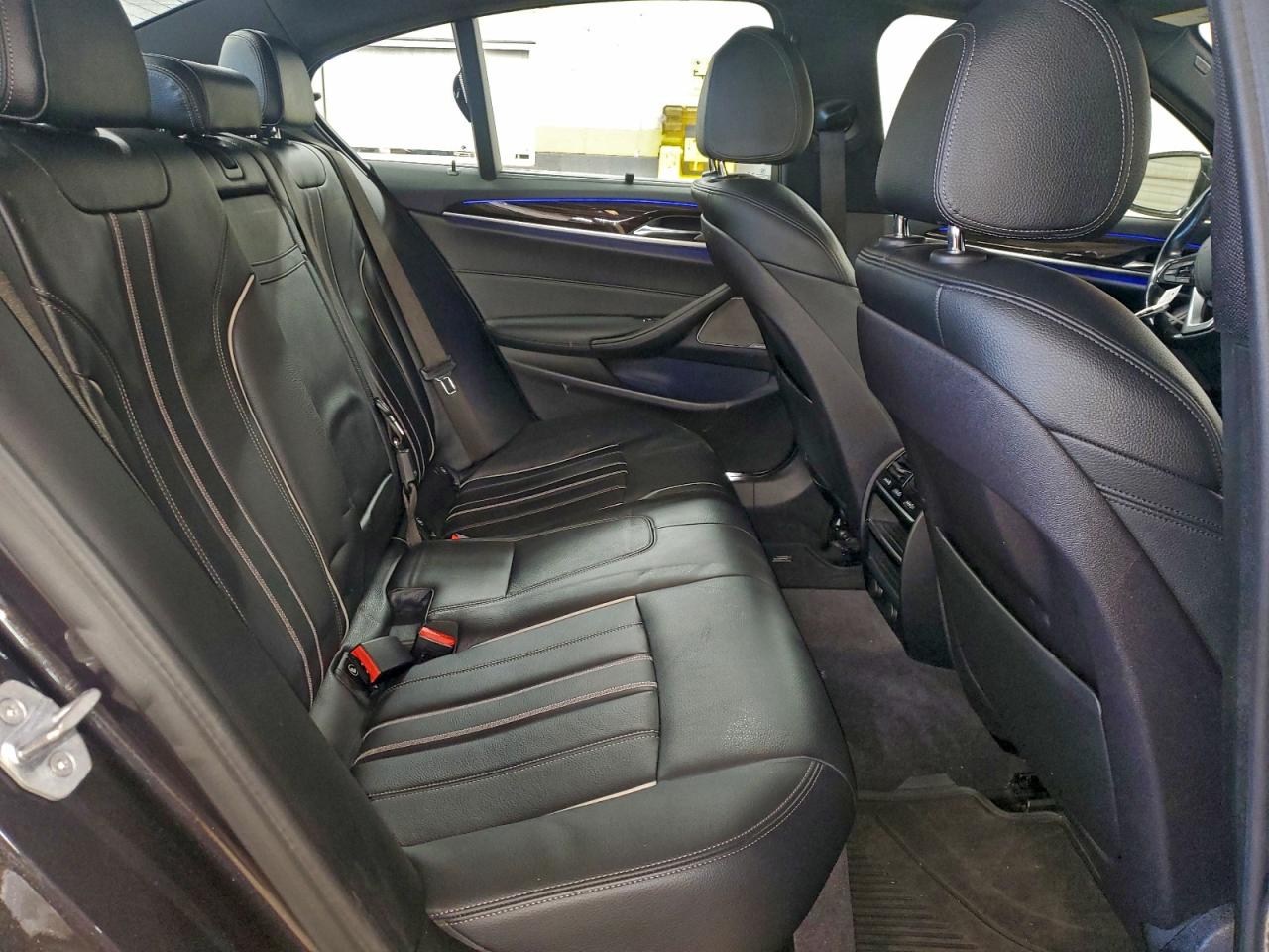 BMW 5 Series Xi Image 2