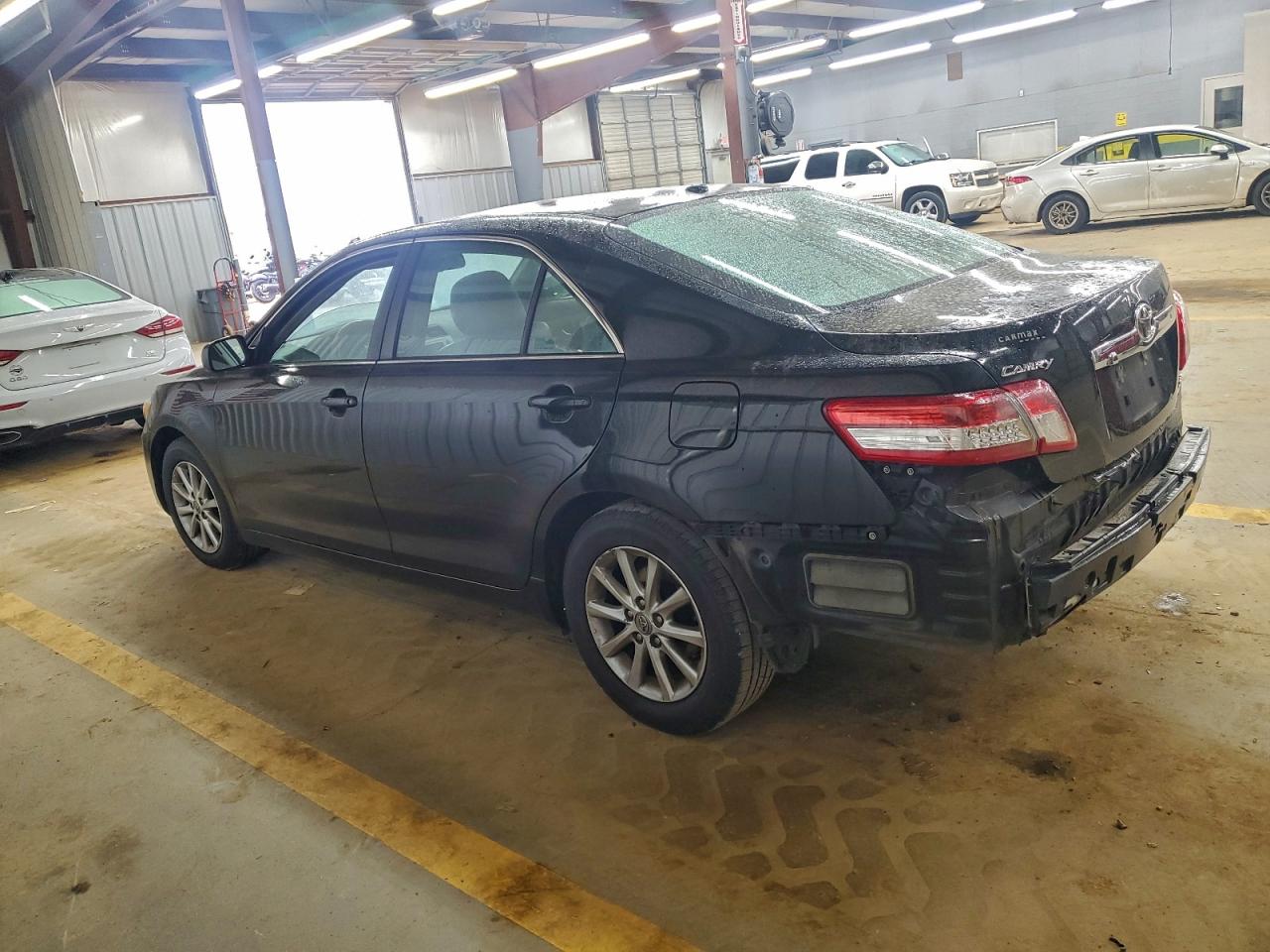 Toyota Camry Base Image 8