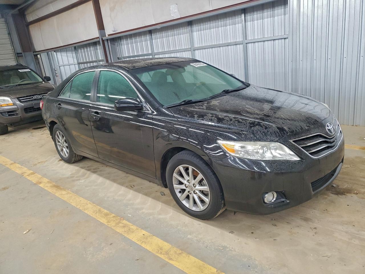 Toyota Camry Base Image 3
