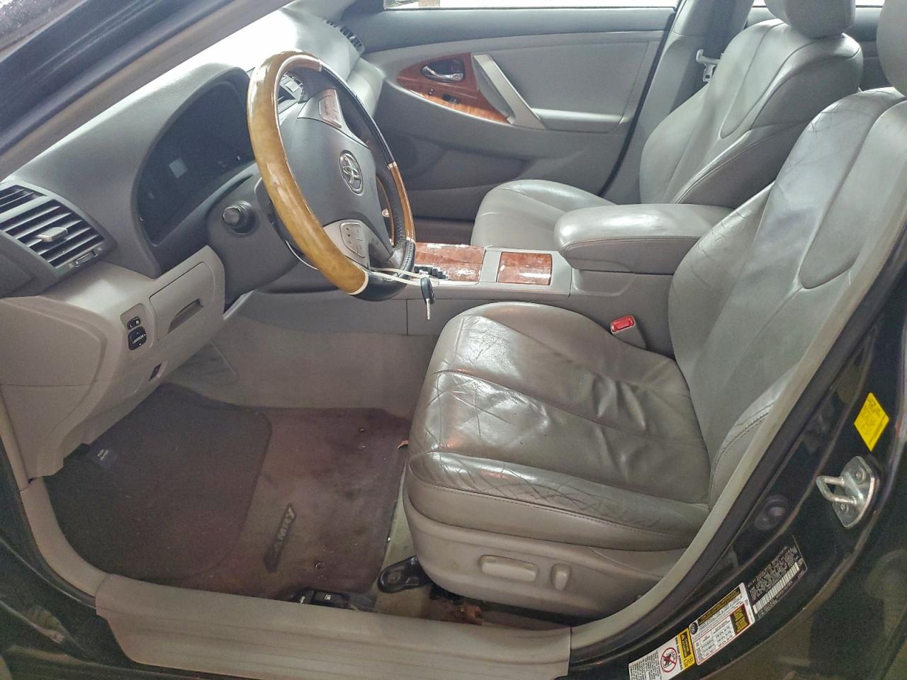 Toyota Camry Base Image 11