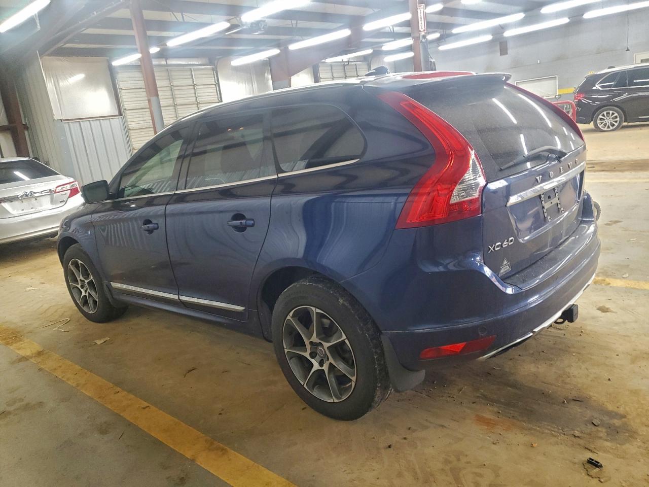 Volvo XC60 T6 Platinum Image 2