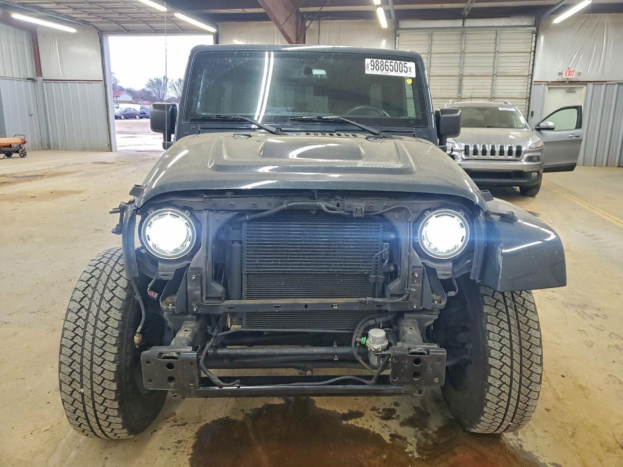 Jeep Wrangler Sahara Image 4