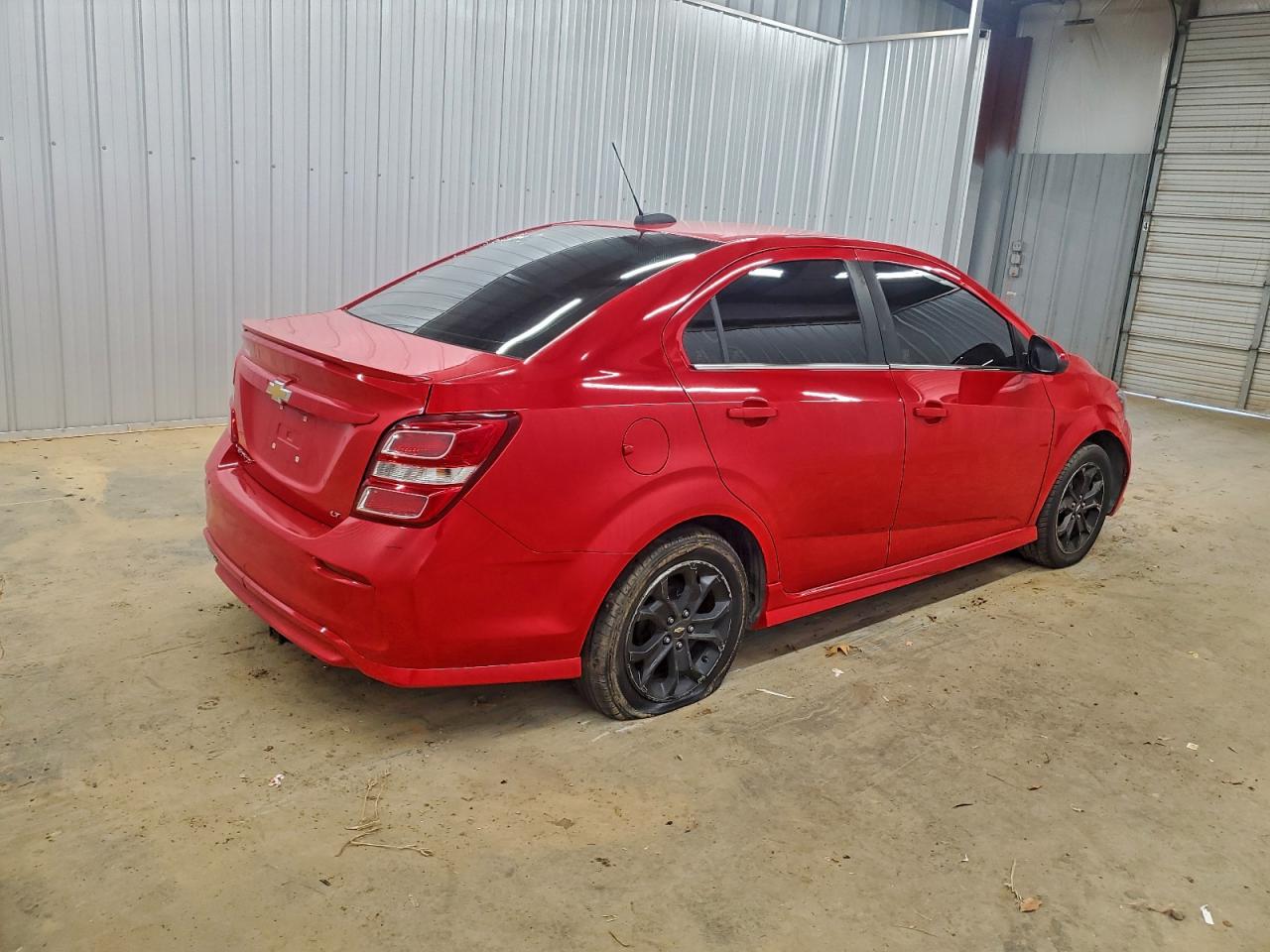 Chevrolet Sonic Lt Image 2