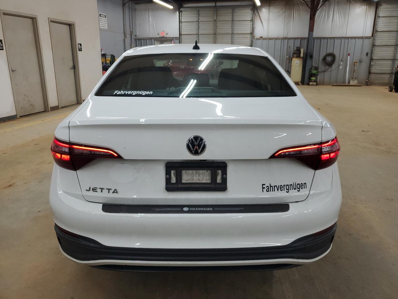 Volkswagen Jetta Sport Image 4