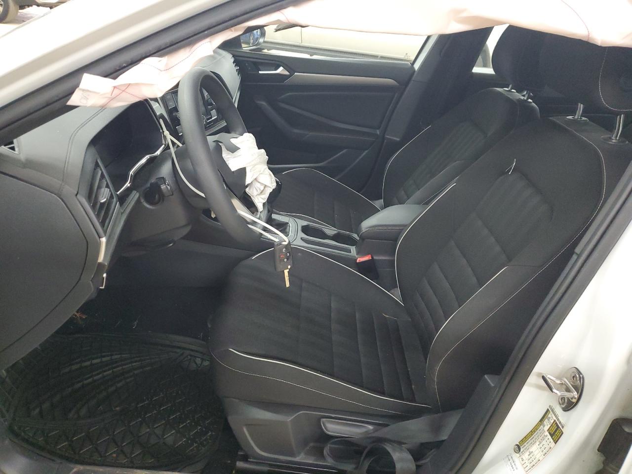 Volkswagen Jetta Sport Image 6