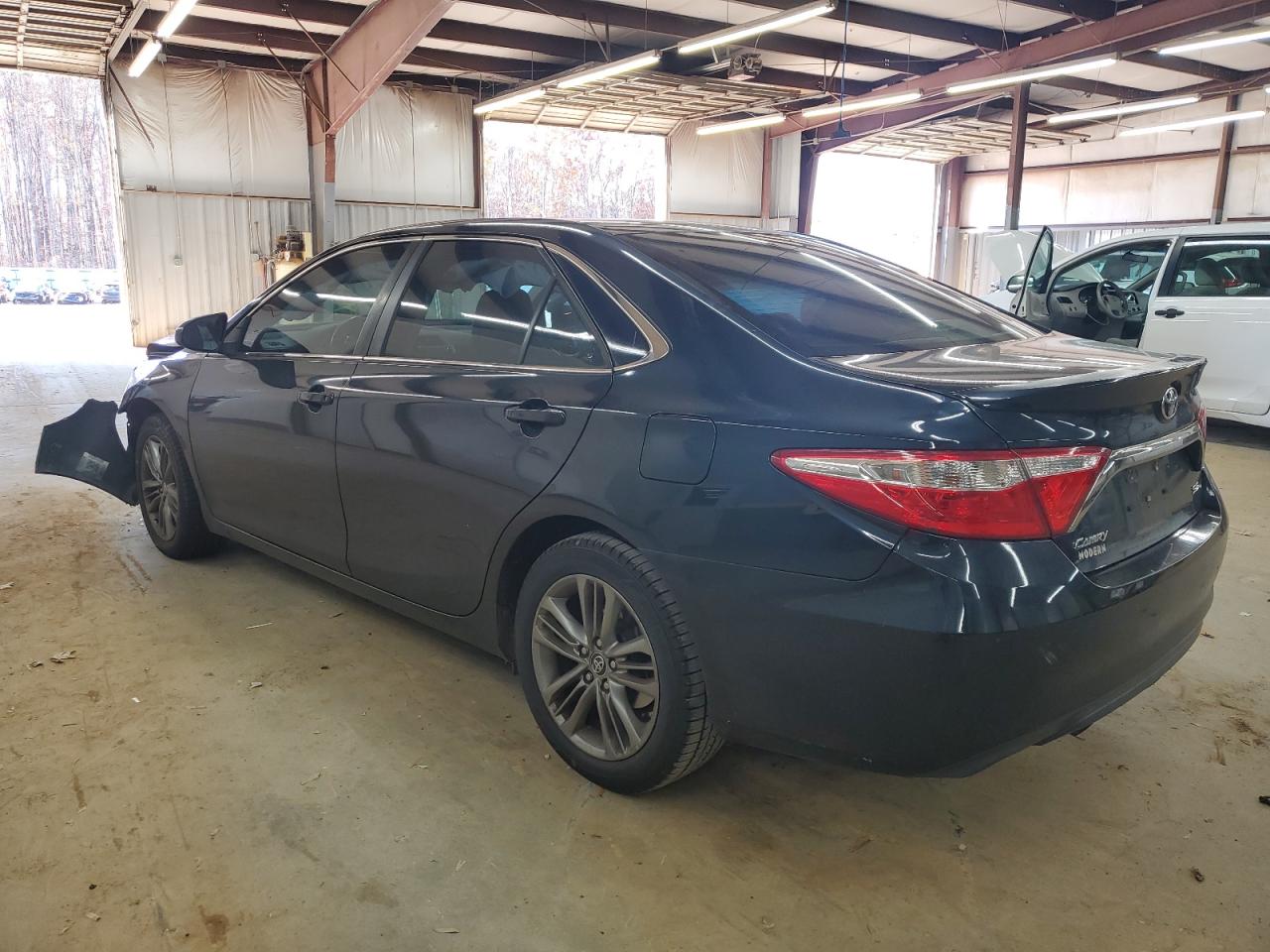 Toyota Camry Le Image 12